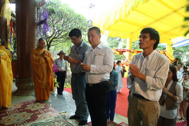 Chùm ảnh: Các đoàn viếng tang lễ HT. Thích Minh Châu - Sáng 04/09/2012