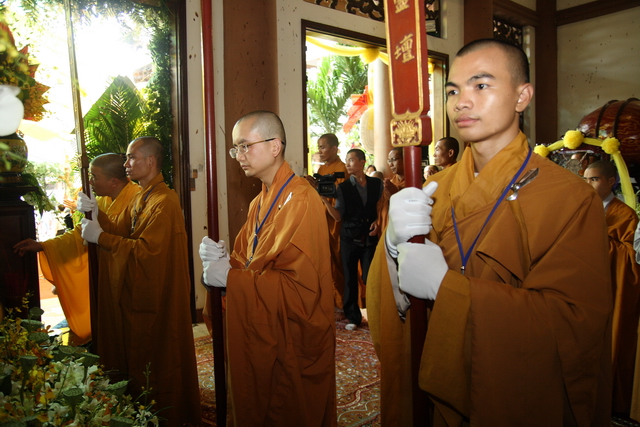 Chùm ảnh: Các đoàn viếng tang lễ HT. Thích Minh Châu - Sáng 04/09/2012