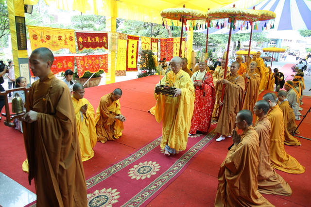 Chùm ảnh: Các đoàn viếng tang lễ HT. Thích Minh Châu - Sáng 04/09/2012