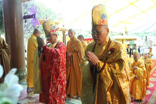 Chùm ảnh: Các đoàn viếng tang lễ HT. Thích Minh Châu - Sáng 04/09/2012