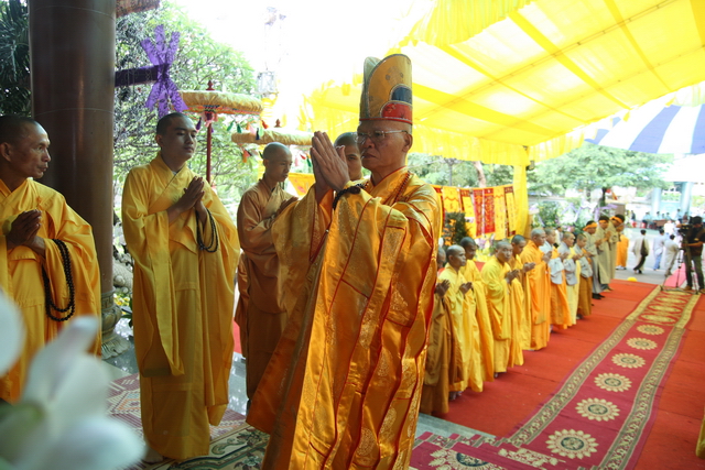 Chùm ảnh: Các đoàn viếng tang lễ HT. Thích Minh Châu - Sáng 04/09/2012