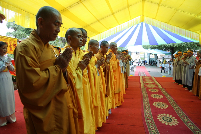 Chùm ảnh: Các đoàn viếng tang lễ HT. Thích Minh Châu - Sáng 04/09/2012