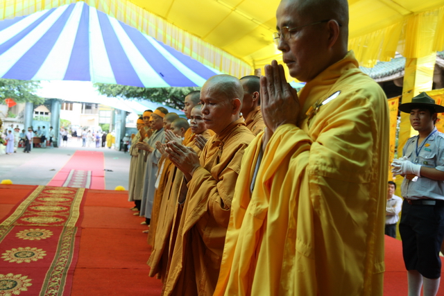 Chùm ảnh: Các đoàn viếng tang lễ HT. Thích Minh Châu - Sáng 04/09/2012