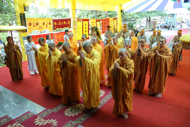 Chùm ảnh: Các đoàn viếng tang lễ HT. Thích Minh Châu - Sáng 04/09/2012