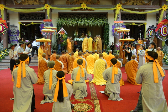 Chùm ảnh: Các đoàn viếng tang lễ HT. Thích Minh Châu - Sáng 04/09/2012