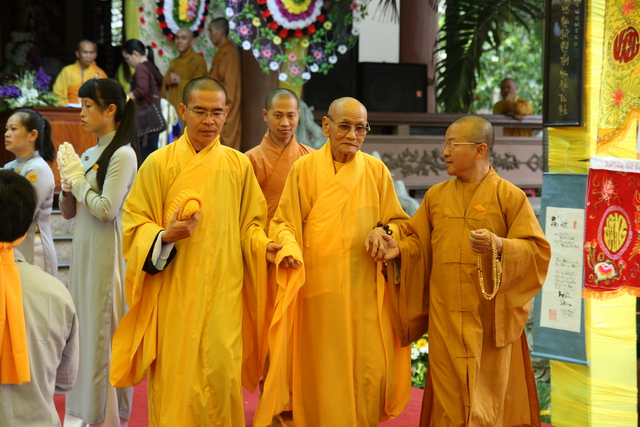 Chùm ảnh: Các đoàn viếng tang lễ HT. Thích Minh Châu - Sáng 04/09/2012