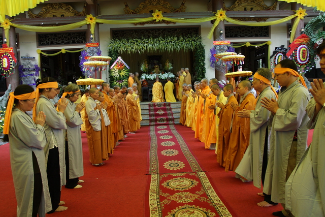 Chùm ảnh: Các đoàn viếng tang lễ HT. Thích Minh Châu - Chiều 04/09/2012