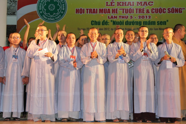 Hoằng Pháp Trẻ: Chùm ảnh đa sắc màu đêm văn nghệ chúc mừng hội trại