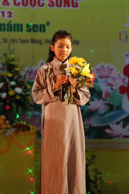 Hoằng Pháp Trẻ: Chùm ảnh đa sắc màu đêm văn nghệ chúc mừng hội trại