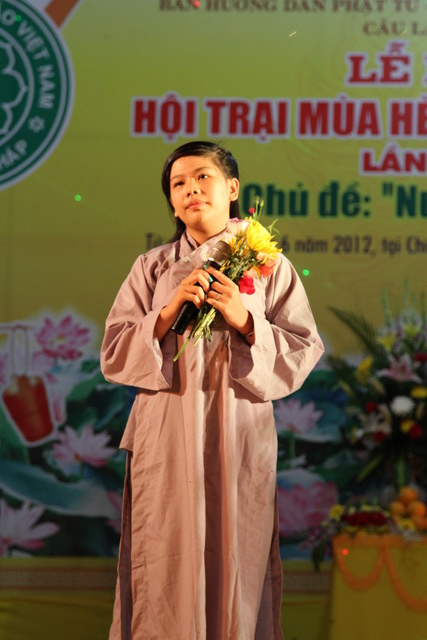 Hoằng Pháp Trẻ: Chùm ảnh đa sắc màu đêm văn nghệ chúc mừng hội trại