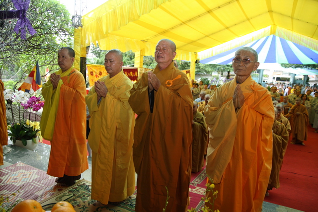 Chùm ảnh: Các đoàn viếng tang lễ HT. Thích Minh Châu - Chiều 04/09/2012