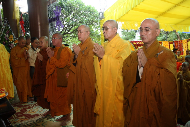 Chùm ảnh: Các đoàn viếng tang lễ HT. Thích Minh Châu - Chiều 04/09/2012