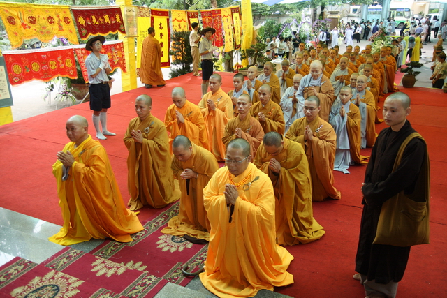 Chùm ảnh: Các đoàn viếng tang lễ HT. Thích Minh Châu - Chiều 04/09/2012