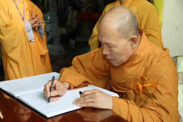 Chùm ảnh: Các đoàn viếng tang lễ HT. Thích Minh Châu - Chiều 04/09/2012