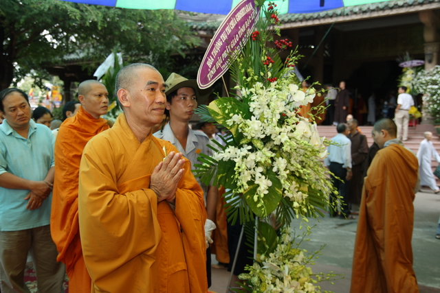 Chùm ảnh: Các đoàn viếng tang lễ HT. Thích Minh Châu - Chiều 04/09/2012