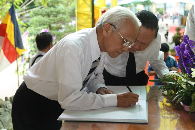 Chùm ảnh: Các đoàn viếng tang lễ HT. Thích Minh Châu - Chiều 04/09/2012