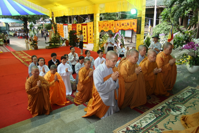 Chùm ảnh: Các đoàn viếng tang lễ HT. Thích Minh Châu - Chiều 04/09/2012