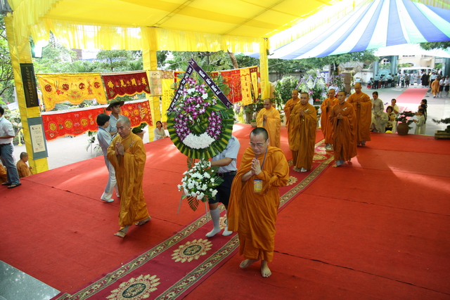 Chùm ảnh: Các đoàn viếng tang lễ HT. Thích Minh Châu - Chiều 04/09/2012