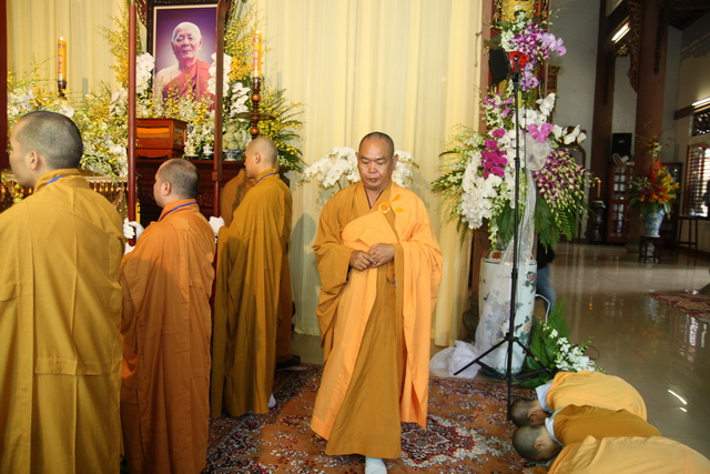 Chùm ảnh: Các đoàn viếng tang lễ HT. Thích Minh Châu - Sáng 05/09/2012