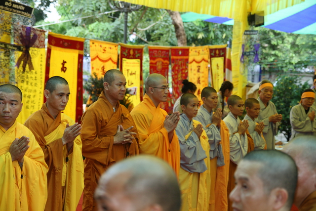Chùm ảnh: Các đoàn viếng tang lễ HT. Thích Minh Châu - Sáng 05/09/2012