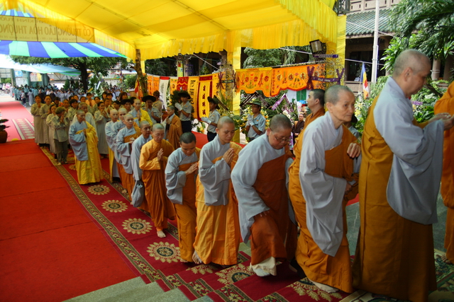 Chùm ảnh: Các đoàn viếng tang lễ HT. Thích Minh Châu - Chiều 05/09/2012