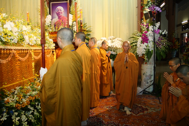 Chùm ảnh: Các đoàn viếng tang lễ HT. Thích Minh Châu - Chiều 05/09/2012