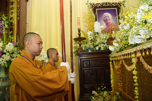 Chùm ảnh: Các đoàn viếng tang lễ HT. Thích Minh Châu - Chiều 05/09/2012