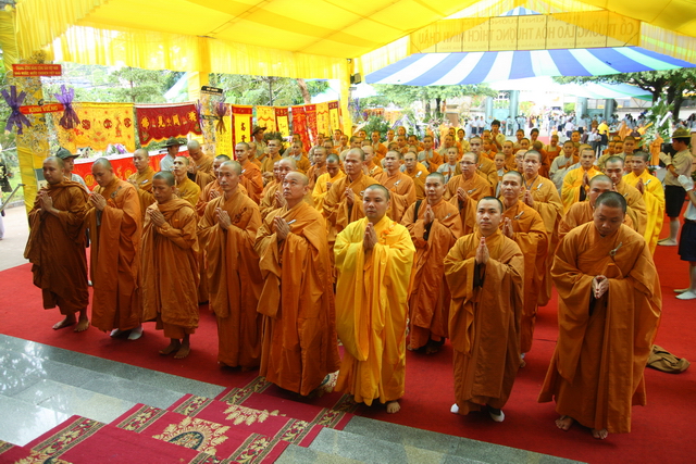Chùm ảnh: Các đoàn viếng tang lễ HT. Thích Minh Châu - Sáng 06/09/2012