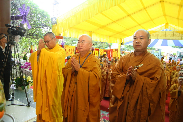 Chùm ảnh: Các đoàn viếng tang lễ HT. Thích Minh Châu - Sáng 06/09/2012