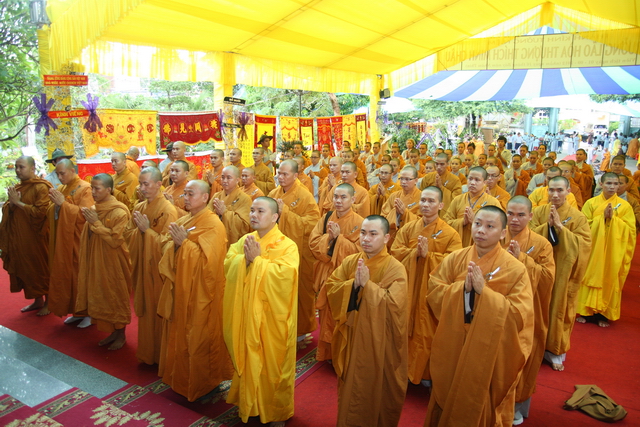 Chùm ảnh: Các đoàn viếng tang lễ HT. Thích Minh Châu - Sáng 06/09/2012