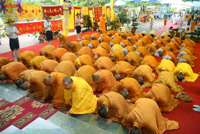 Chùm ảnh: Các đoàn viếng tang lễ HT. Thích Minh Châu - Sáng 06/09/2012