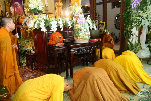 Chùm ảnh: Các đoàn viếng tang lễ HT. Thích Minh Châu - Sáng 06/09/2012