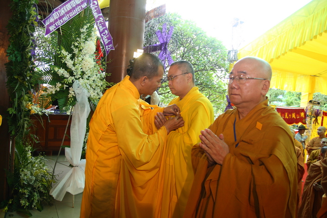 Chùm ảnh: Các đoàn viếng tang lễ HT. Thích Minh Châu - Sáng 06/09/2012