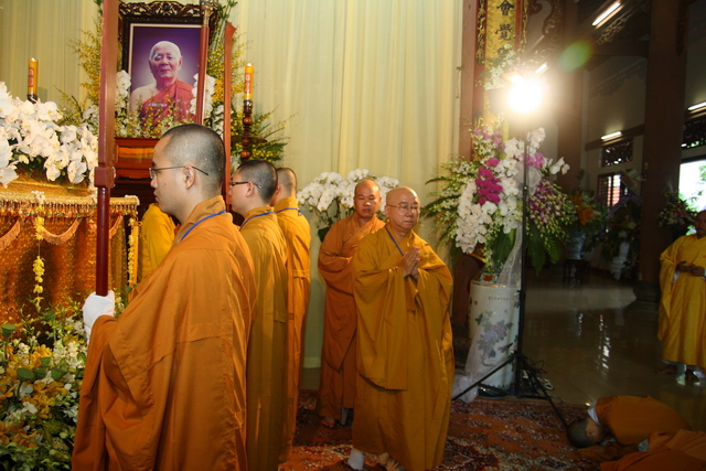 Chùm ảnh: Các đoàn viếng tang lễ HT. Thích Minh Châu - Sáng 06/09/2012