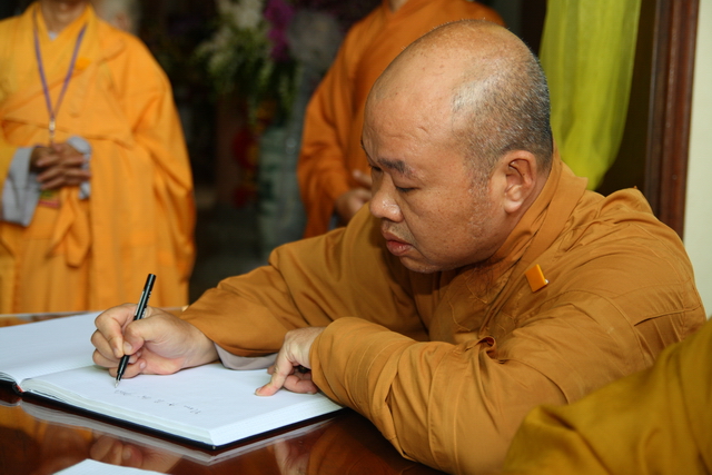 Chùm ảnh: Các đoàn viếng tang lễ HT. Thích Minh Châu - Sáng 06/09/2012