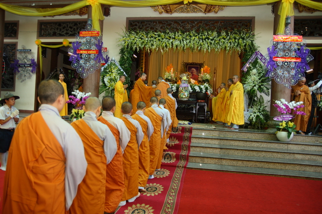 Chùm ảnh: Các đoàn viếng tang lễ HT. Thích Minh Châu - Sáng 06/09/2012