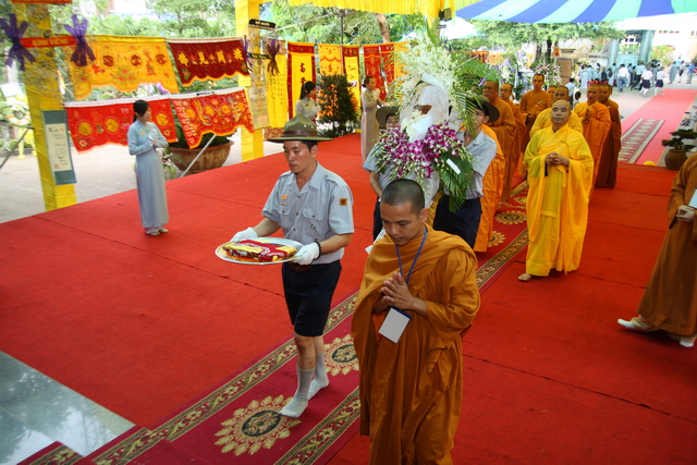 Chùm ảnh: Các đoàn viếng tang lễ HT. Thích Minh Châu - Sáng 06/09/2012