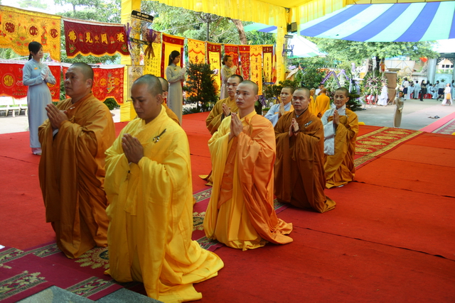 Chùm ảnh: Các đoàn viếng tang lễ HT. Thích Minh Châu - Sáng 06/09/2012