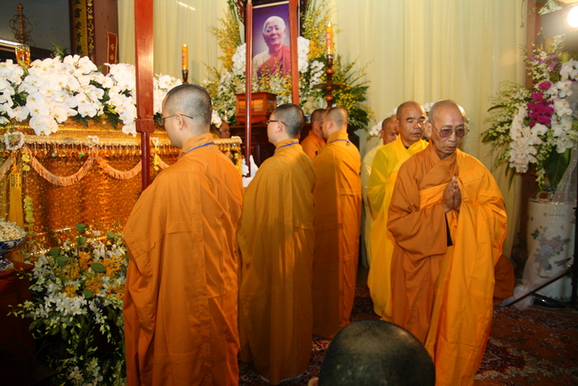 Chùm ảnh: Các đoàn viếng tang lễ HT. Thích Minh Châu - Sáng 06/09/2012
