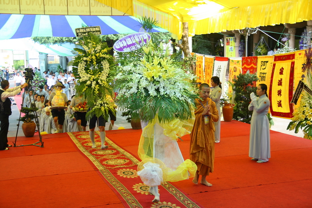 Chùm ảnh: Các đoàn viếng tang lễ HT. Thích Minh Châu - Sáng 06/09/2012