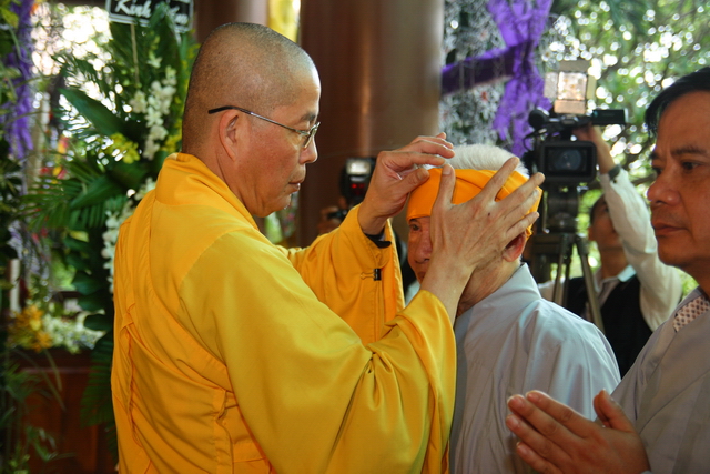 Chùm ảnh: Các đoàn viếng tang lễ HT. Thích Minh Châu - Sáng 06/09/2012