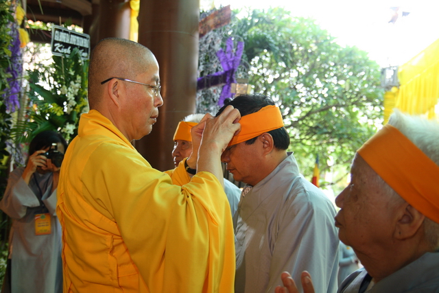 Chùm ảnh: Các đoàn viếng tang lễ HT. Thích Minh Châu - Sáng 06/09/2012