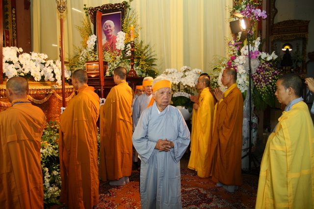 Chùm ảnh: Các đoàn viếng tang lễ HT. Thích Minh Châu - Sáng 06/09/2012