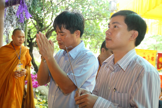 Chùm ảnh: Các đoàn viếng tang lễ HT. Thích Minh Châu - Sáng 06/09/2012