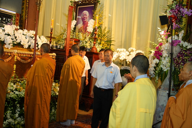 Chùm ảnh: Các đoàn viếng tang lễ HT. Thích Minh Châu - Sáng 06/09/2012