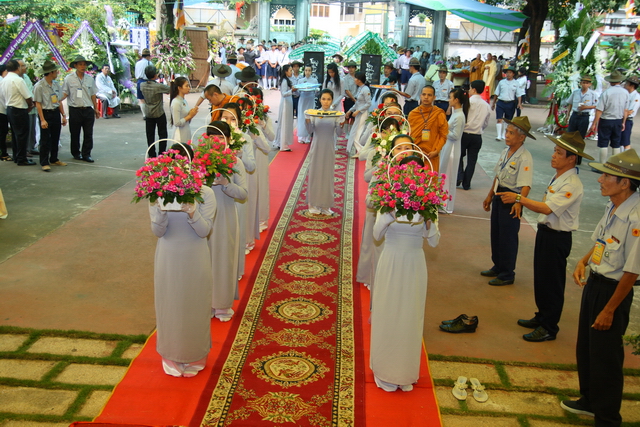 Chùm ảnh: Các đoàn viếng tang lễ HT. Thích Minh Châu - Sáng 06/09/2012