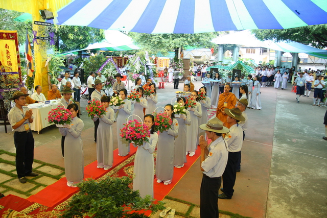 Chùm ảnh: Các đoàn viếng tang lễ HT. Thích Minh Châu - Sáng 06/09/2012
