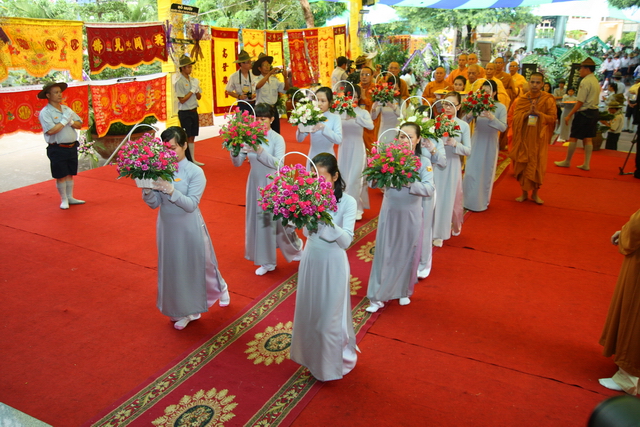 Chùm ảnh: Các đoàn viếng tang lễ HT. Thích Minh Châu - Sáng 06/09/2012