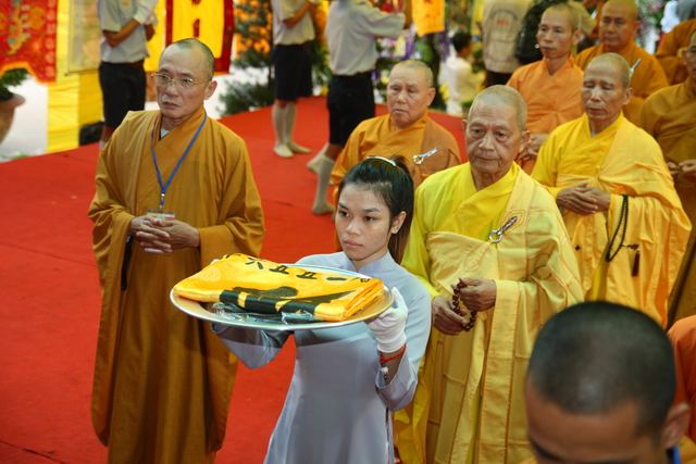 Chùm ảnh: Các đoàn viếng tang lễ HT. Thích Minh Châu - Sáng 06/09/2012