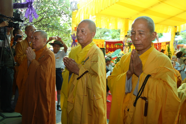 Chùm ảnh: Các đoàn viếng tang lễ HT. Thích Minh Châu - Sáng 06/09/2012